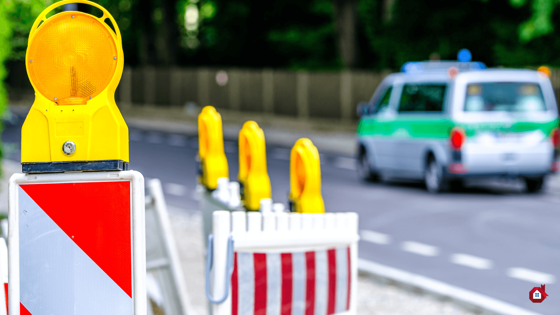 panneau de sécurité sur la route